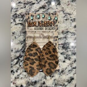 Southern Attitude Designs Leopard Print Feather Dangle Earrings- EUC